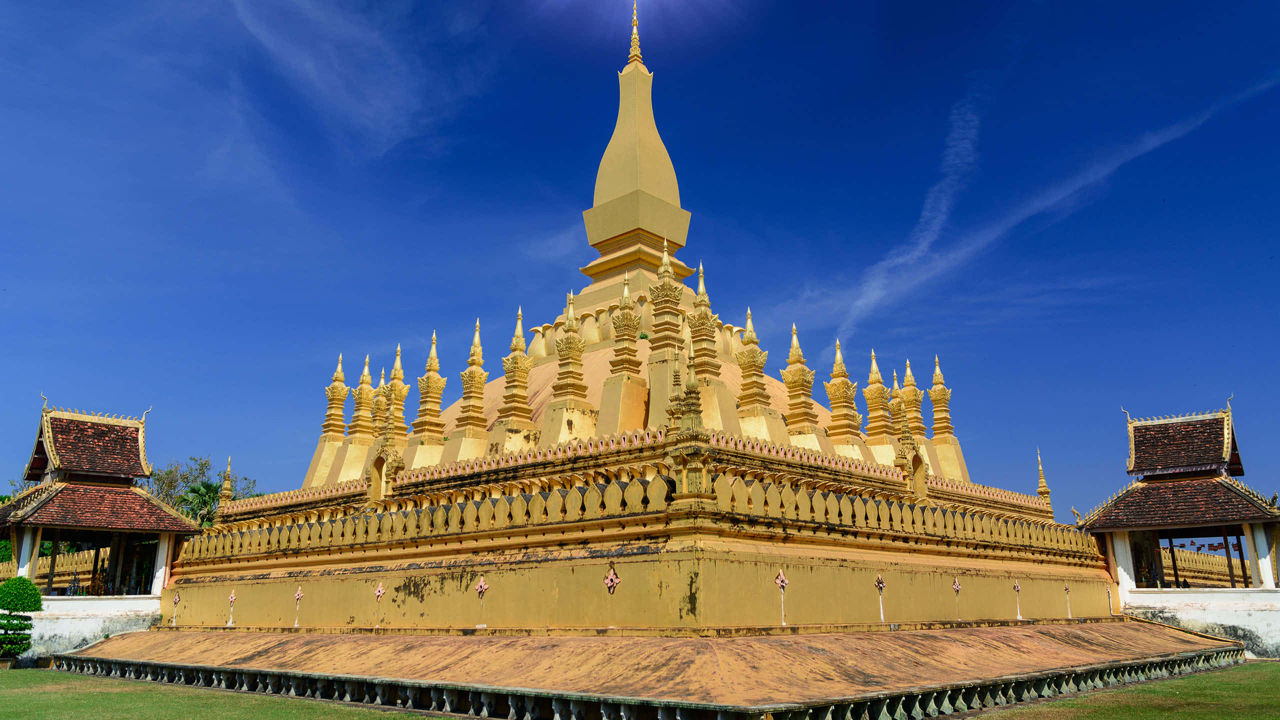 Pha That Luang Vientiane Attraction Wallpaper