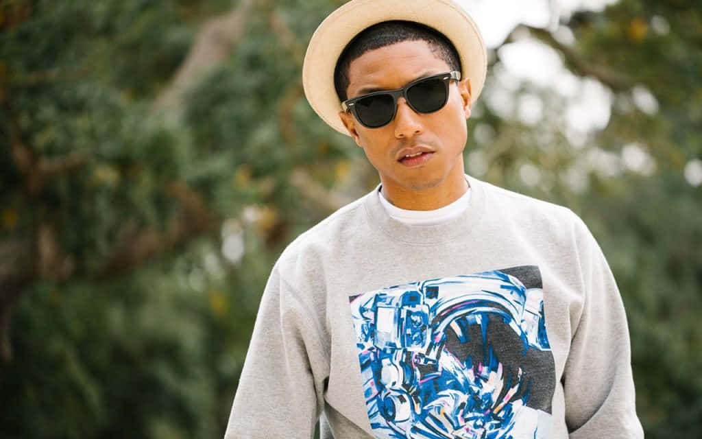 Pharrell Williams Stylish Outdoor Portrait Wallpaper