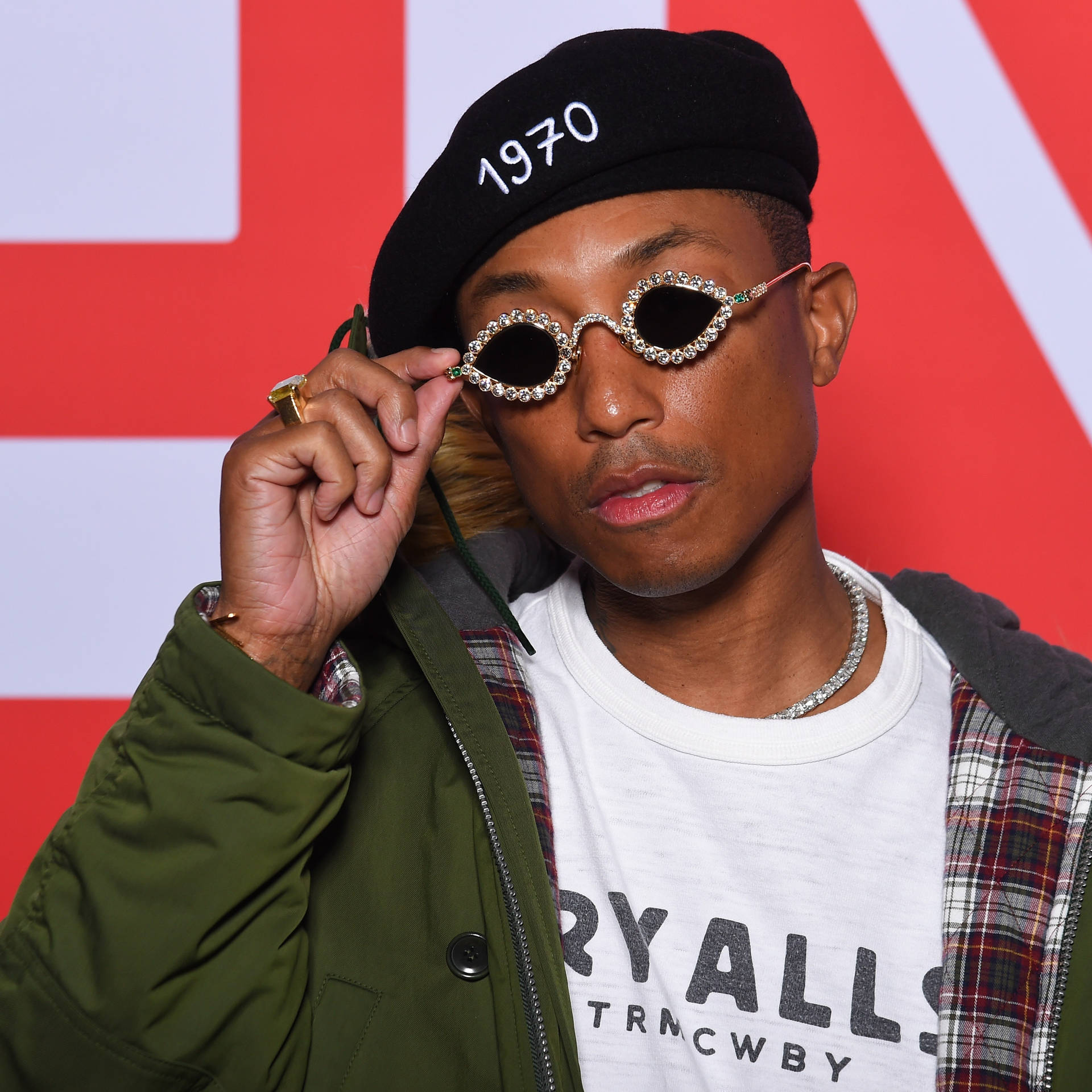 Pharrell Williams Wearing Tiffany&Co. Sunglasses Wallpaper