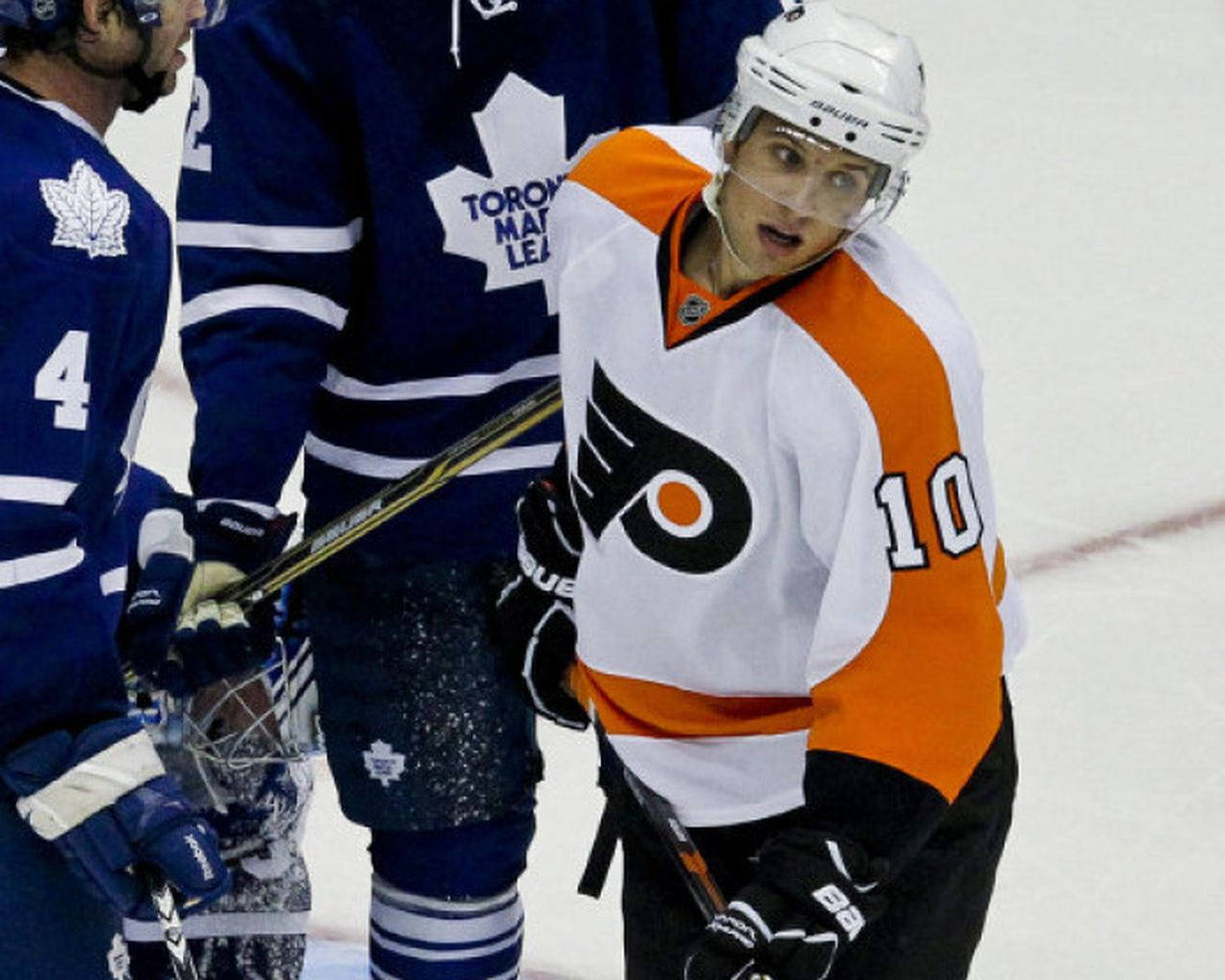 Philadelphia Flyers Brayden Schenn Versus Toronto Maple Leafs Wallpaper