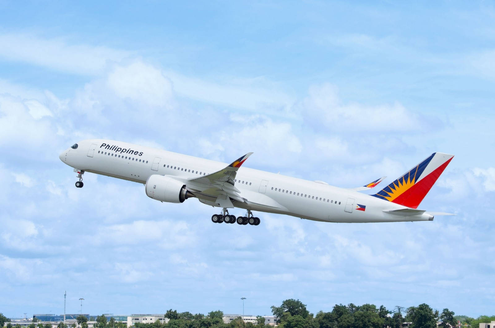 Philippine Airlines Plane Taking Off Wallpaper