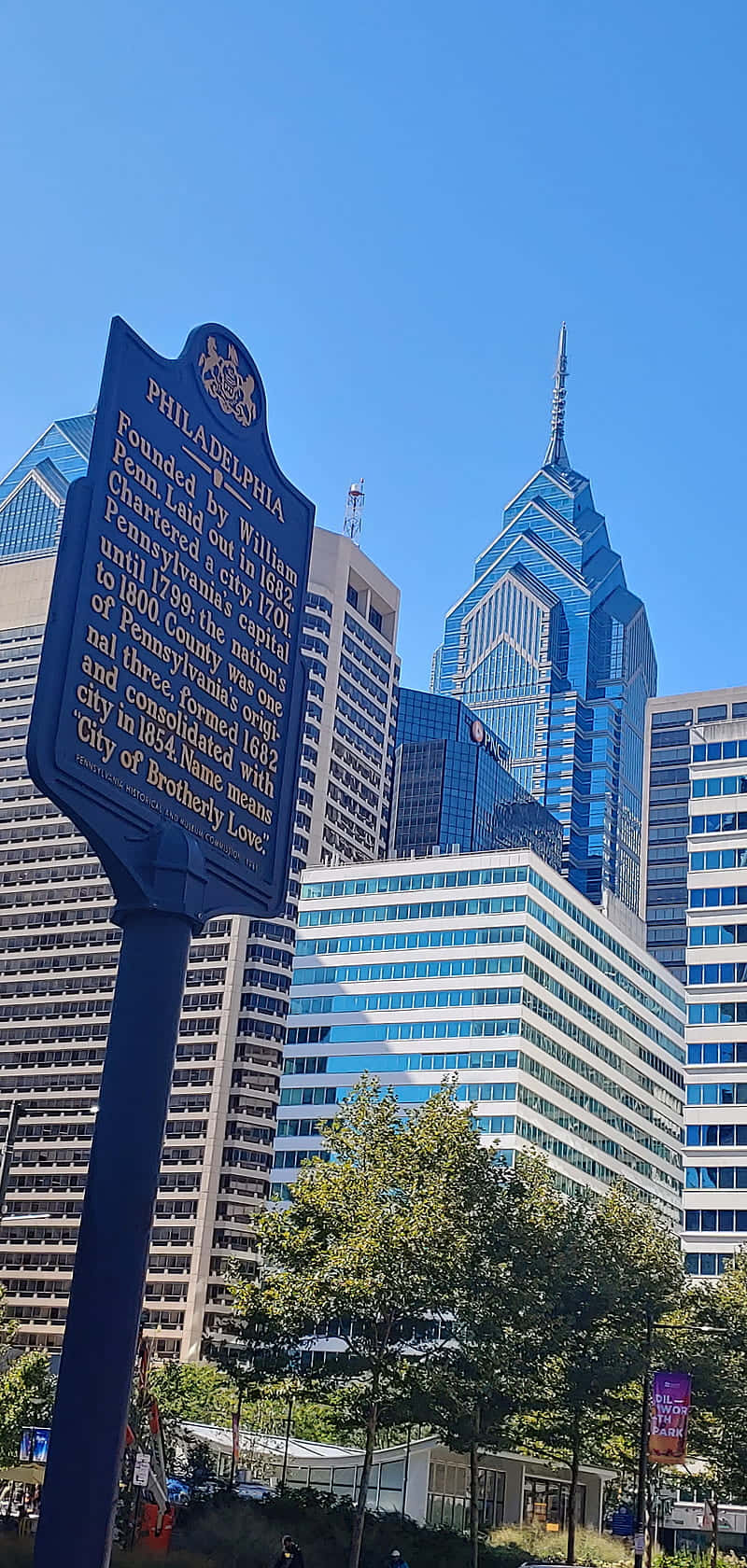 Nyd et lys og smukt dag i centrum af Philadelphia. Wallpaper
