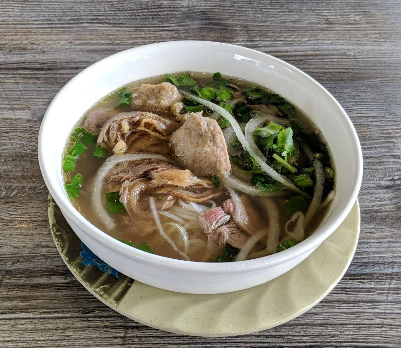 Deliziosopho - Una Tradizionale Zuppa Di Noodle Di Manzo Vietnamita Sfondo