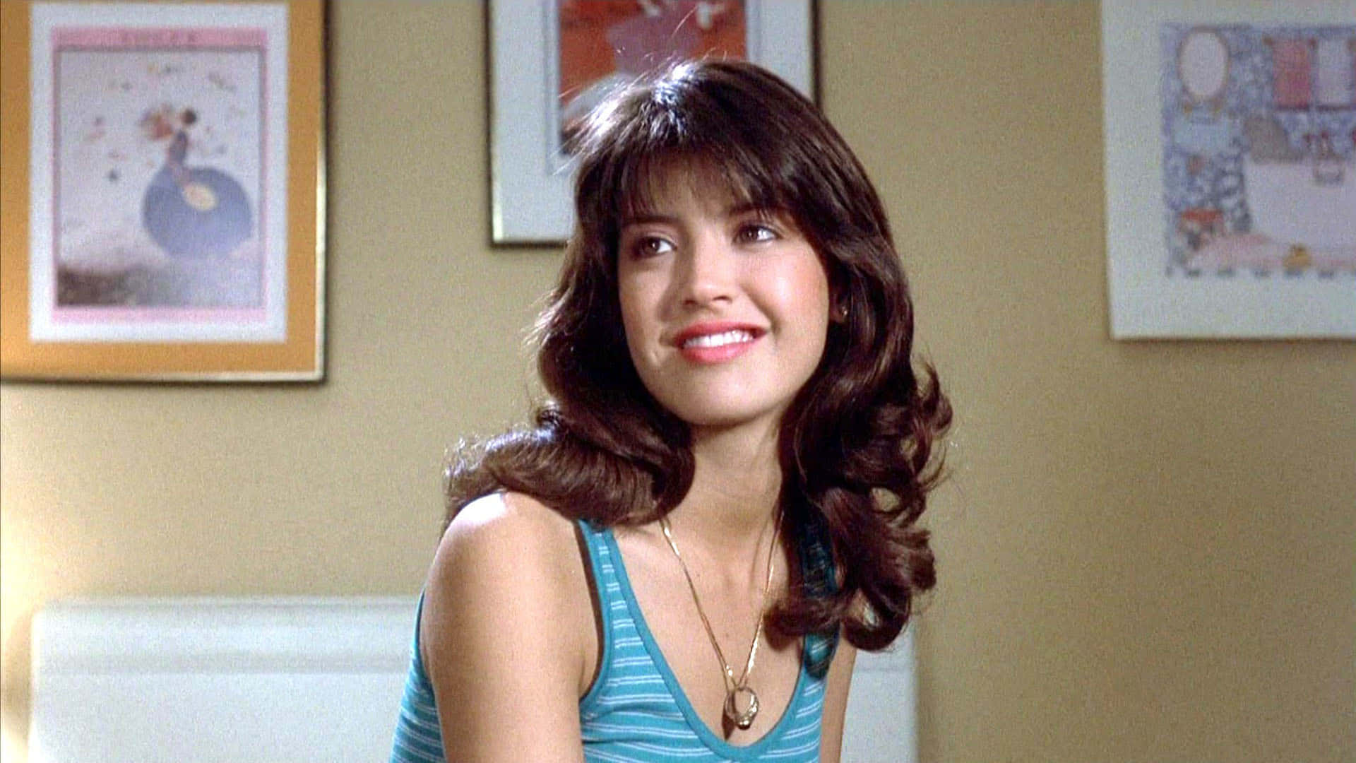 Phoebe Cates stunning in a photoshoot Wallpaper