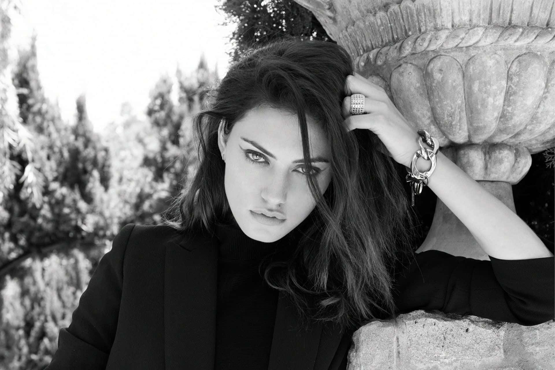 Portrait Noir Et Blanc De Phoebe Tonkin Fond d'écran