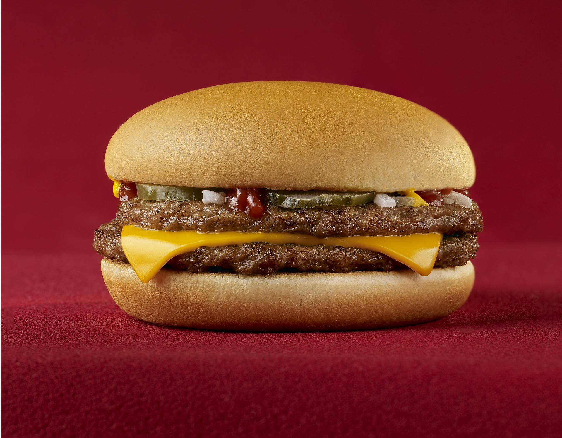 Fotografiado Cheeseburger Do Mcdonald's. Papel de Parede