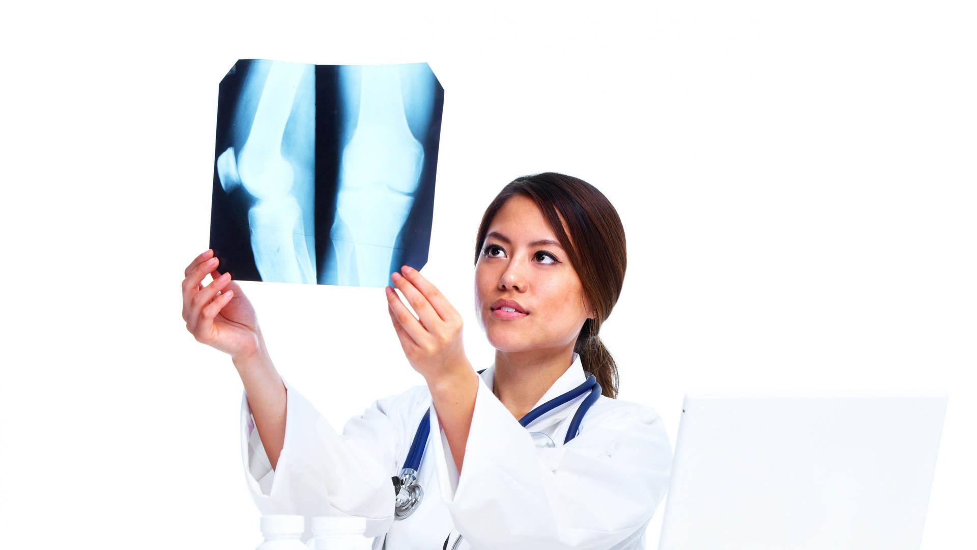Expert Physician Studying X-Ray Results Wallpaper