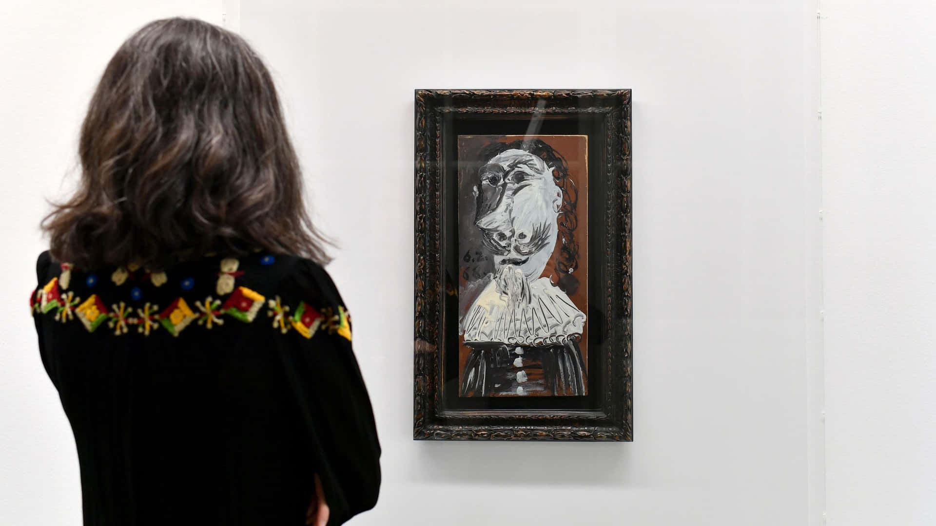Picasso Painting Exhibition Viewer Wallpaper
