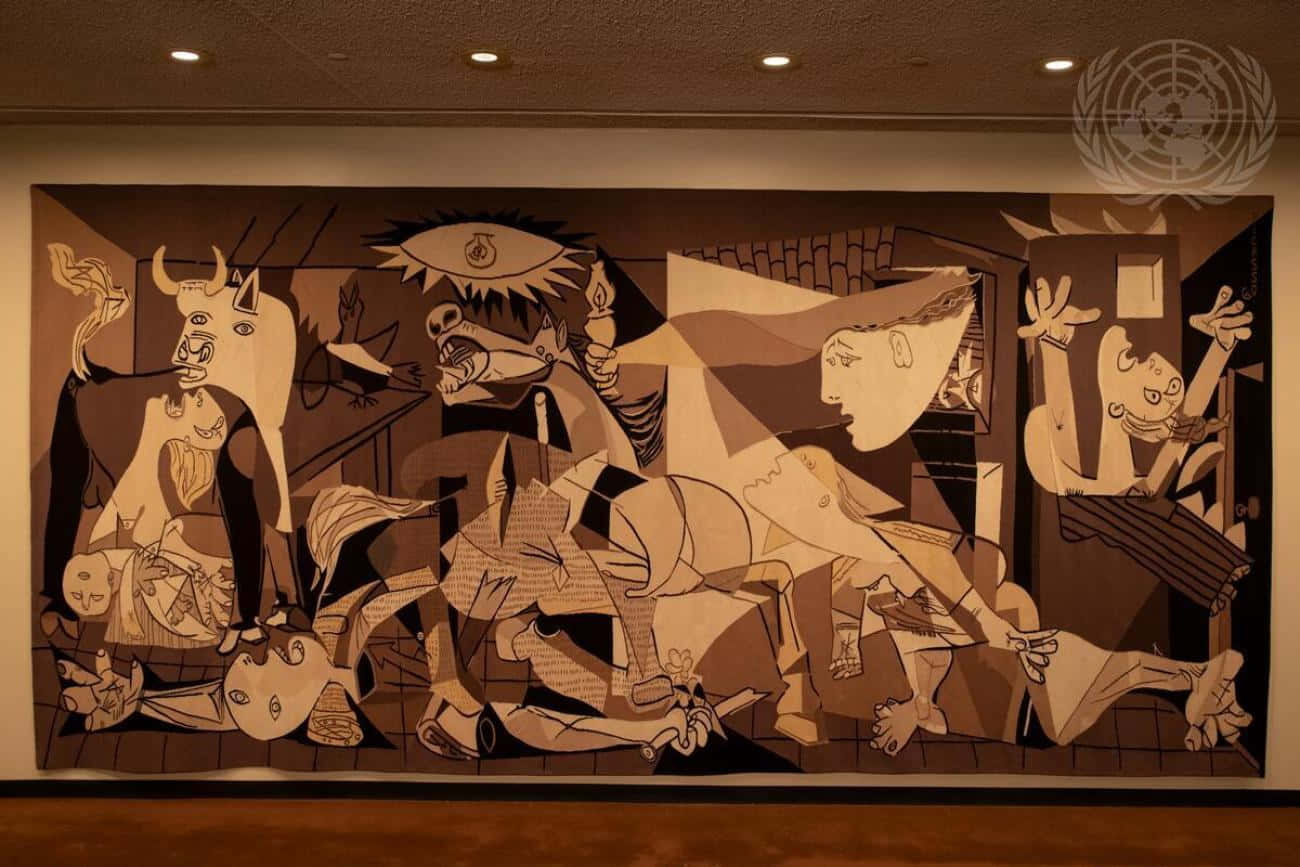 En Målning Av Guernicas Tjurar Och Hästar Med Mänskliga Ansikten Som Bakgrundsbild För Din Dator Eller Mobila Enhet.