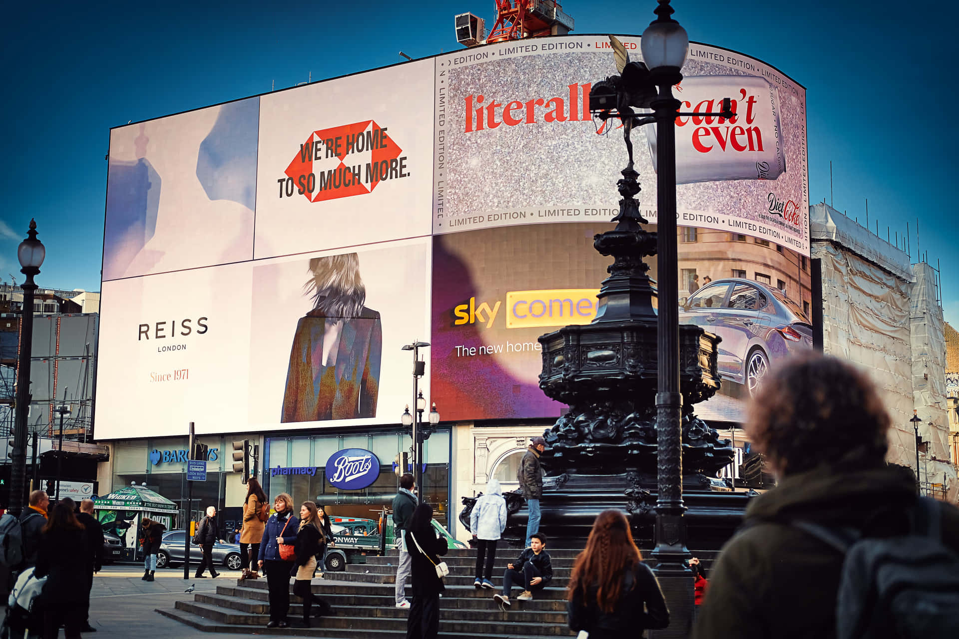 Piccadilly Circus Led Screens Tourist Spot Wallpaper