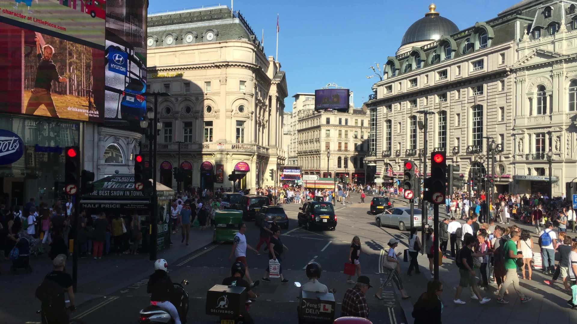 Piccadilly Circus London Busy Road Wallpaper