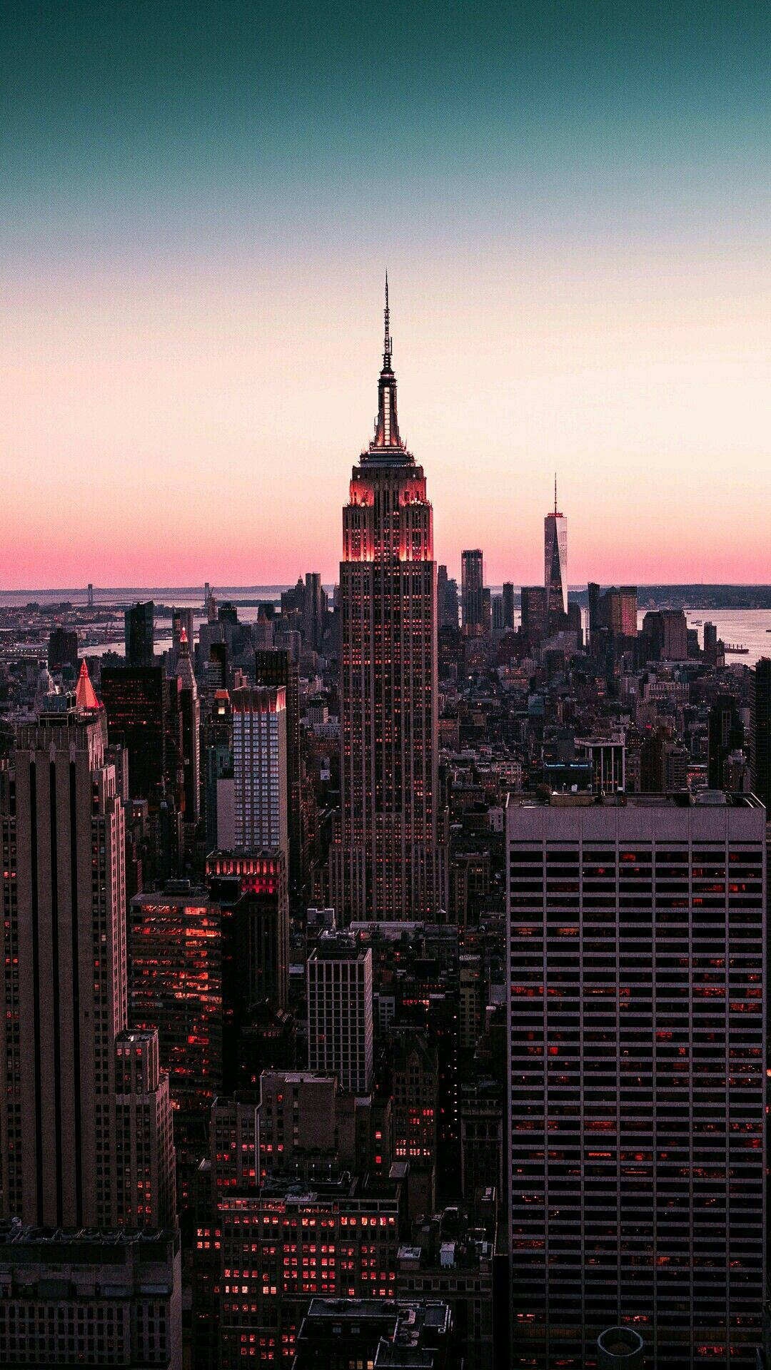 Bildeines Ästhetischen Wolkenkratzers In New York Wallpaper