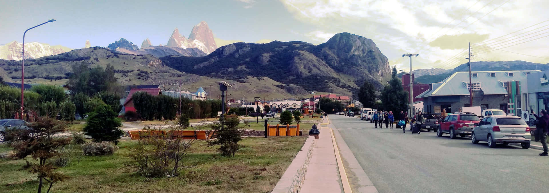 Imagendel Pequeño Pueblo De Montaña El Chaltén Fondo de pantalla
