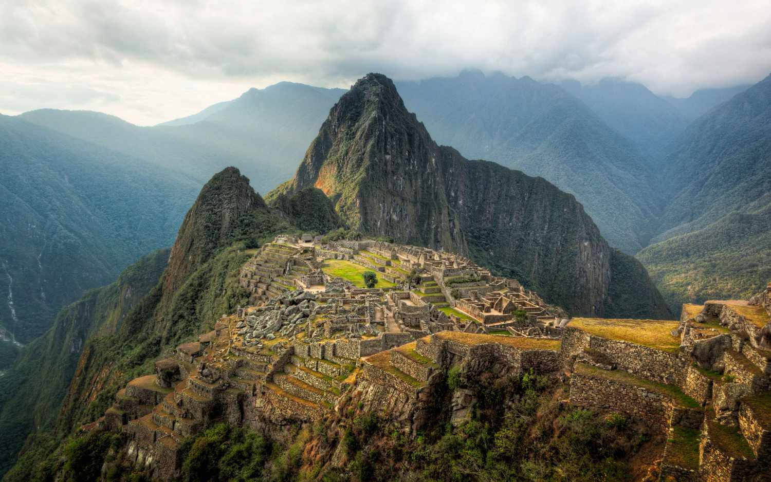 Majestic view of the ancient Inca citadel, Machu Picchu Wallpaper