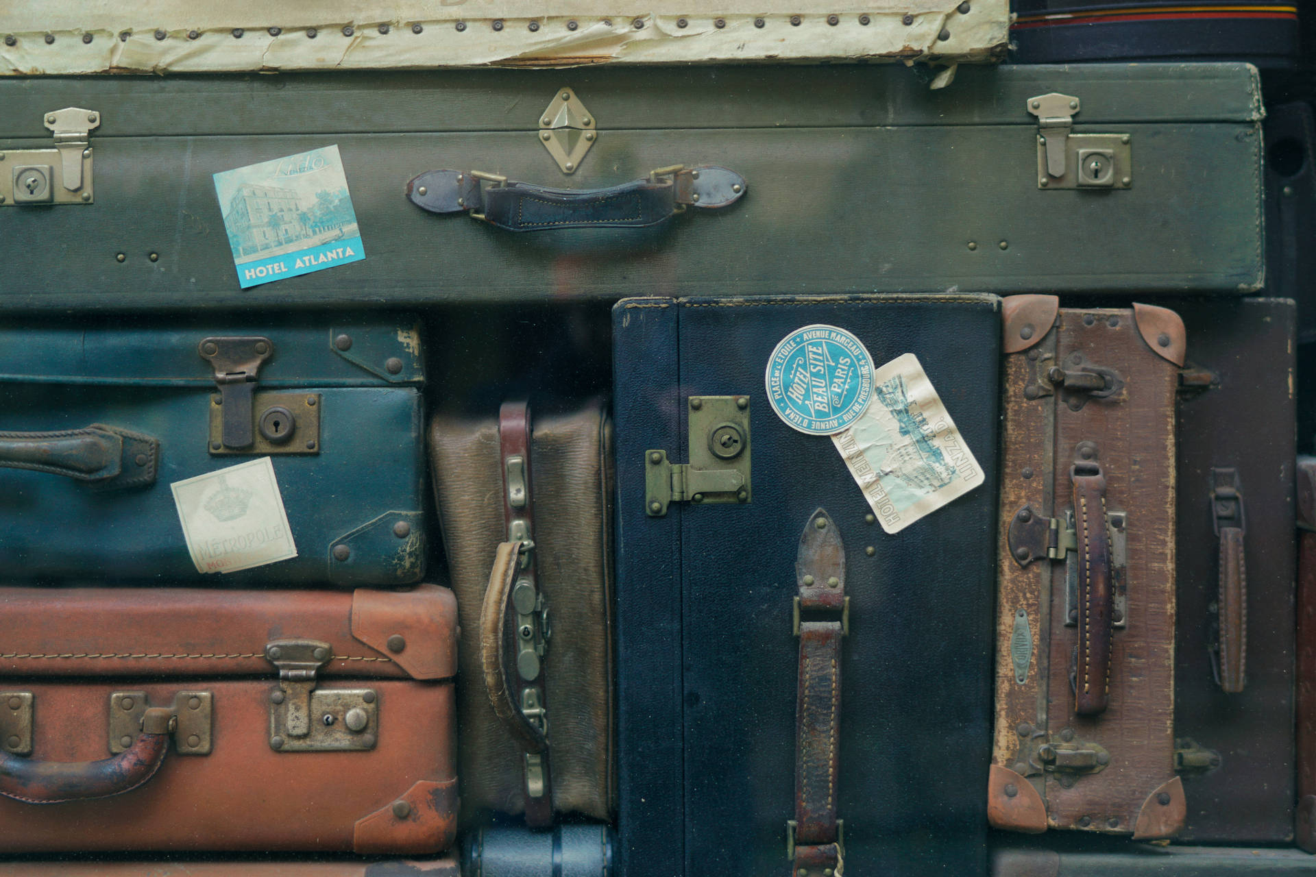 Pieces Of Luggage Vintage Aesthetic Laptop Wallpaper