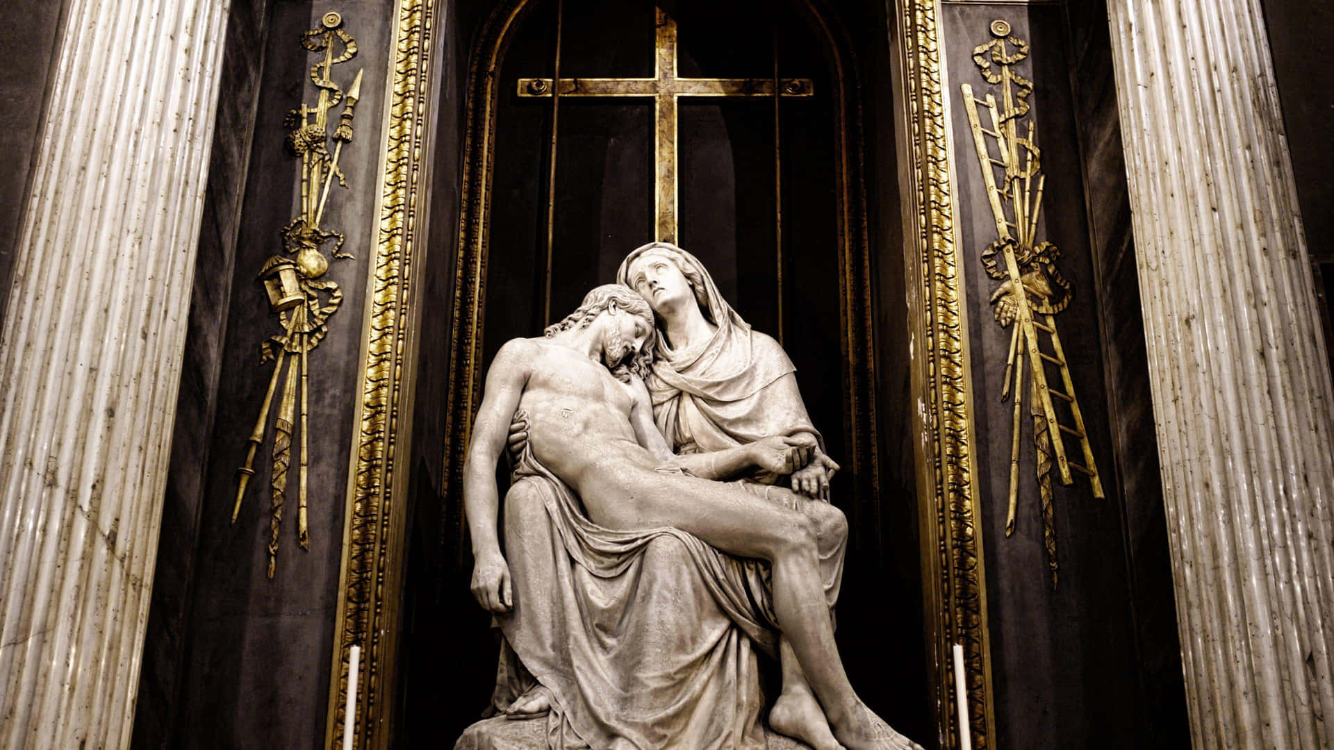Pieta Statue Mary Holding Jesus Wallpaper