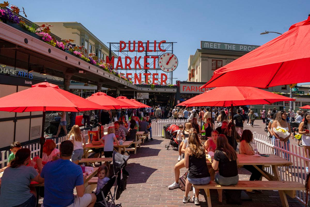 Captivating Al Fresco Dining Experience at Pike Place Market Wallpaper