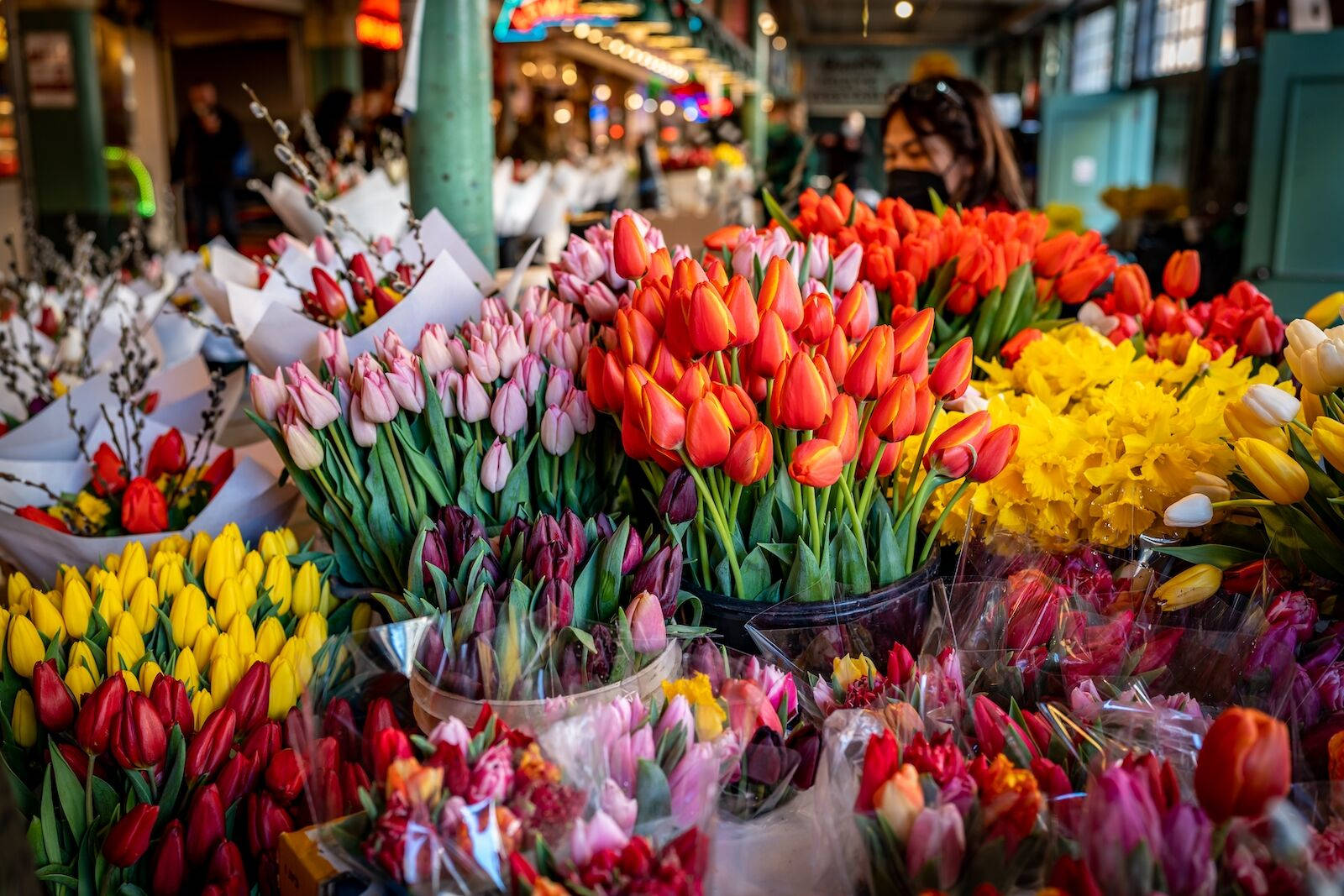 Pike Place Market Flower Stall Tulips Wallpaper