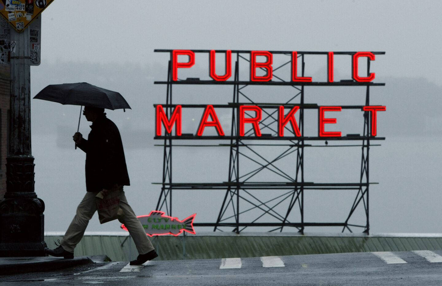 Pike Place Market på en regnvejrsdag Wallpaper