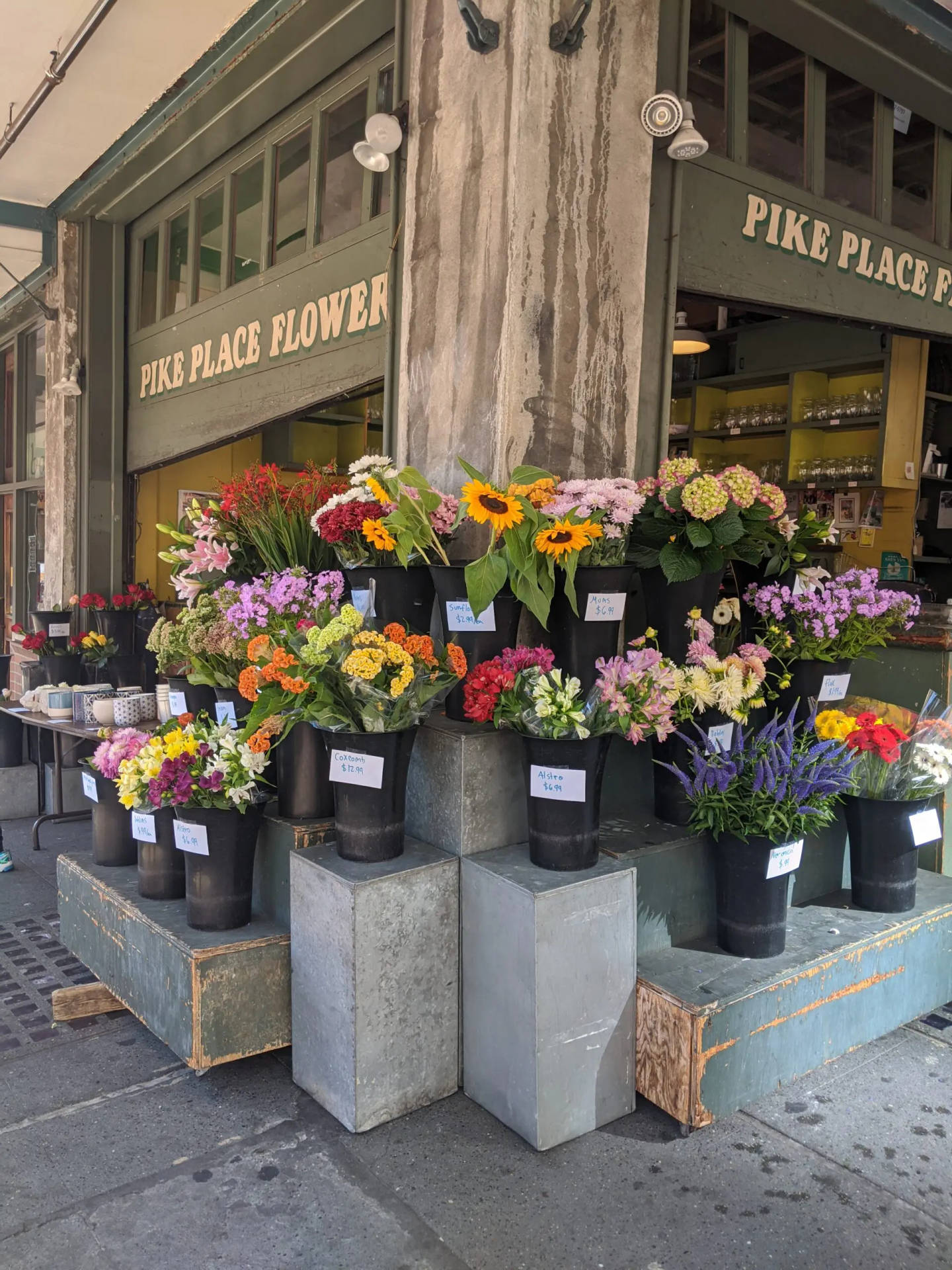 Pike Place Market Quaint Flower Shop Wallpaper