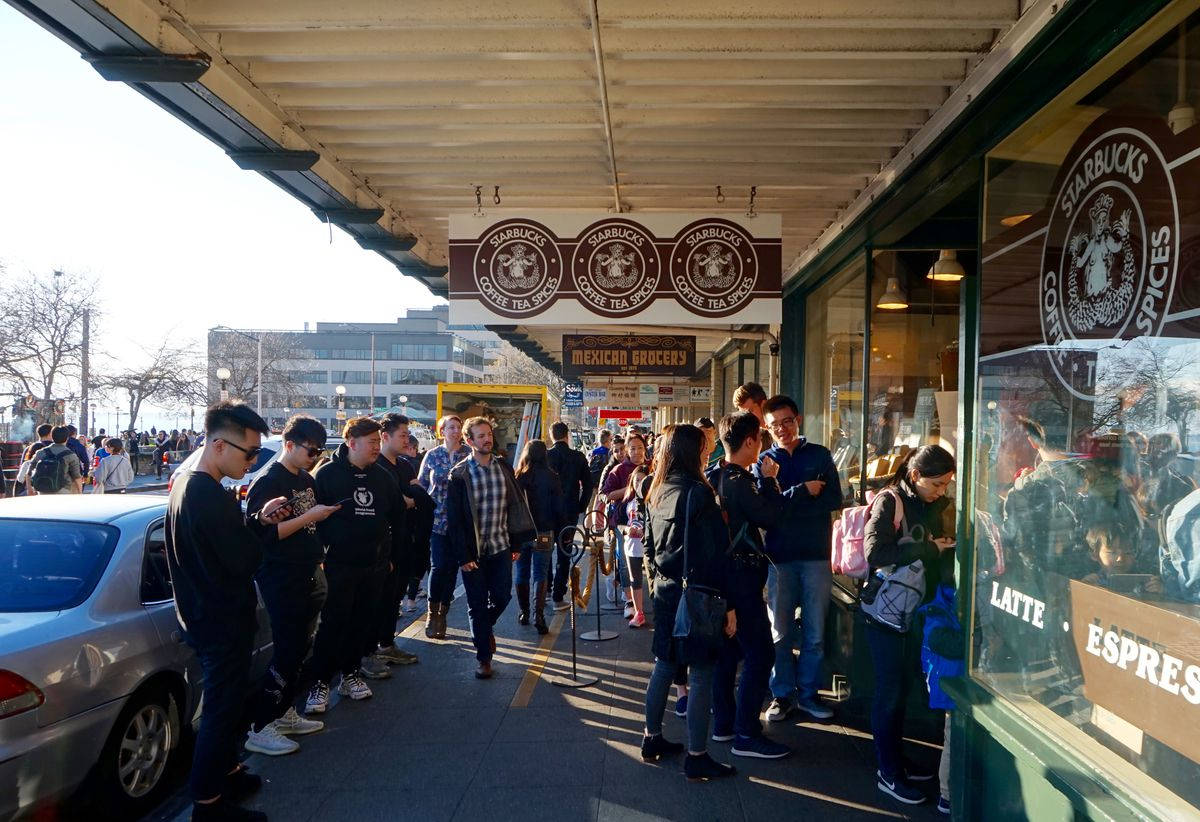 Pikeplace Market Starbucks Crowd (in English) Would Be Translated As 