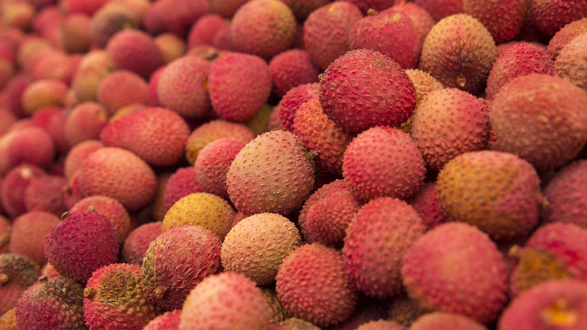 Pile Of Sweet Lychee Fruits Wallpaper