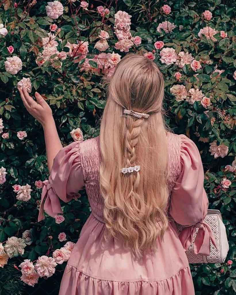 Bildeines Pinken Ästhetischen Mädchens Mit Rosen