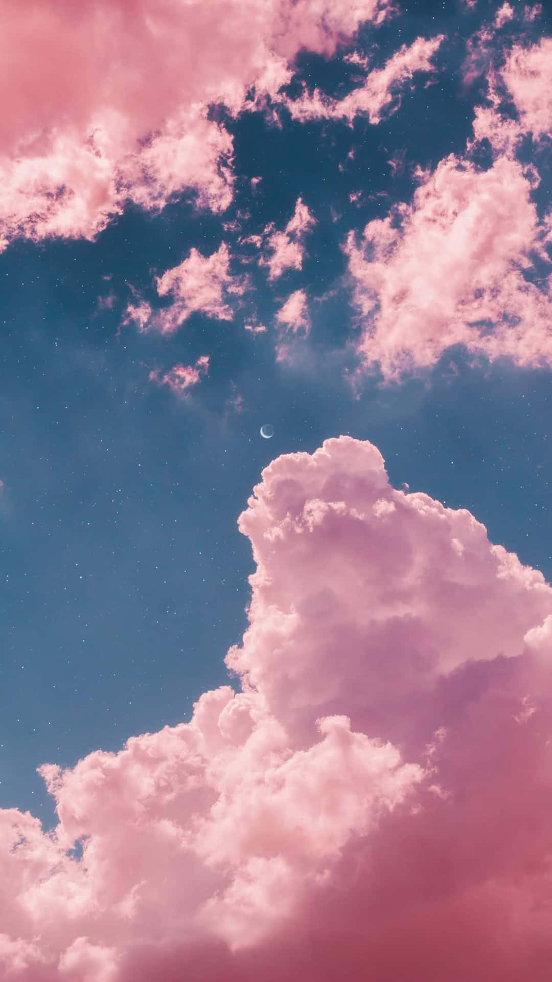 Lyserøde skyer i himlen med en halvmåne Wallpaper