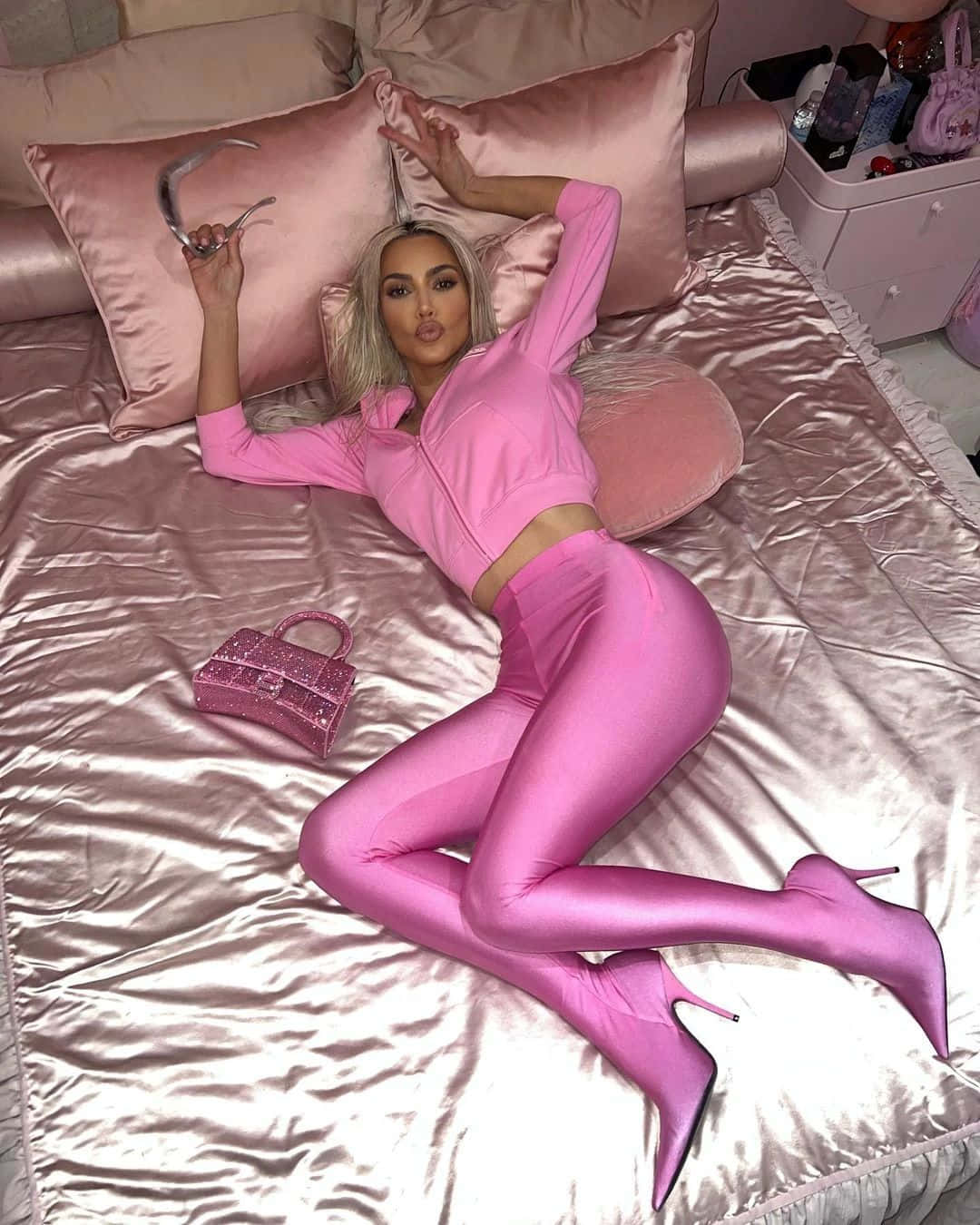 Pink Barbie Aesthetic Pose Wallpaper