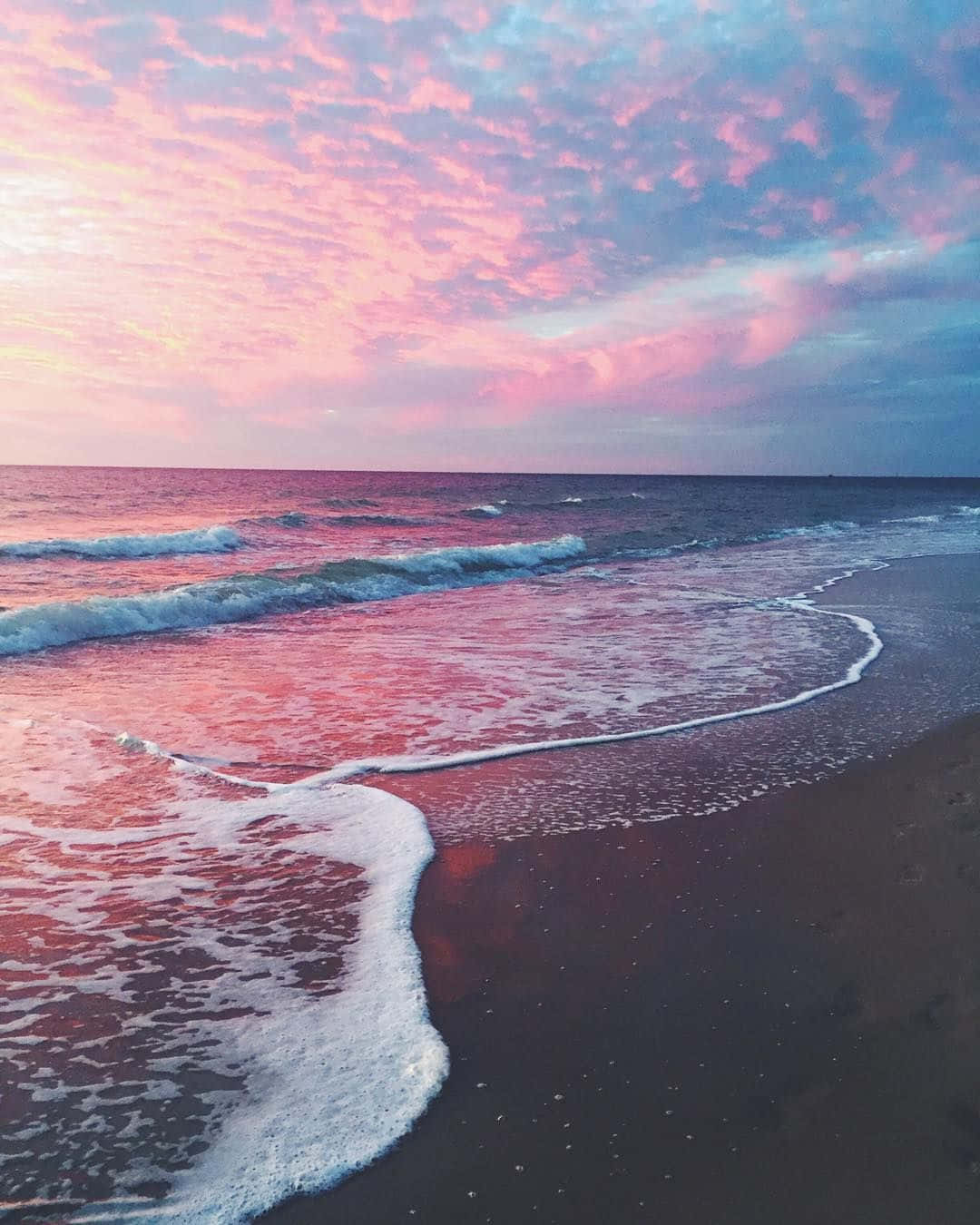 "Find your paradise at the pink beach" Wallpaper