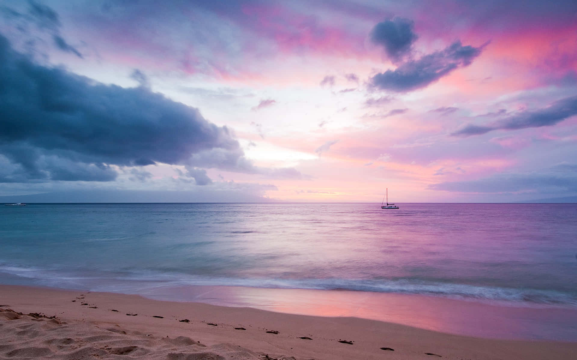 Nyd en smuk lyserød strand solnedgang. Wallpaper