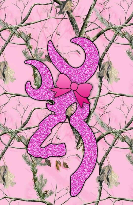 Gør et boldsťatement med et lyserød camouflage-print Wallpaper