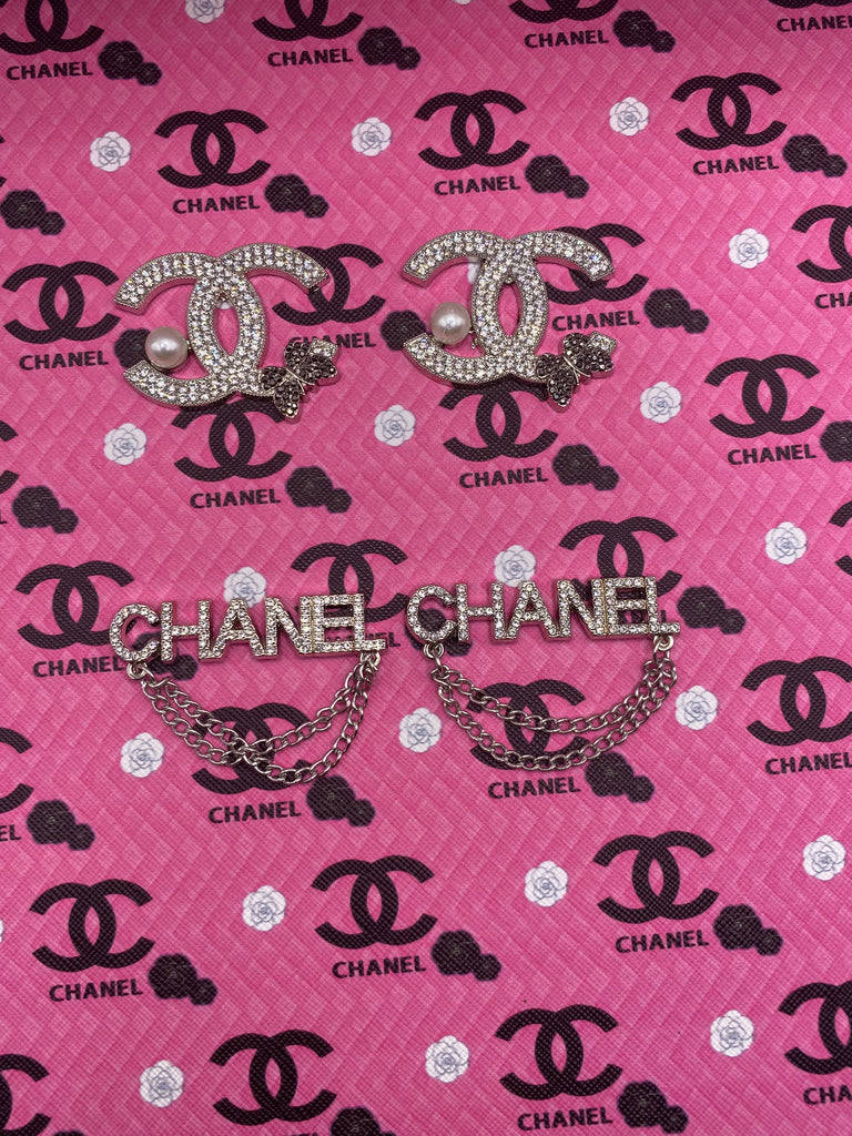 Billede pink Chanel Logo rejst på en hvid baggrund. Wallpaper