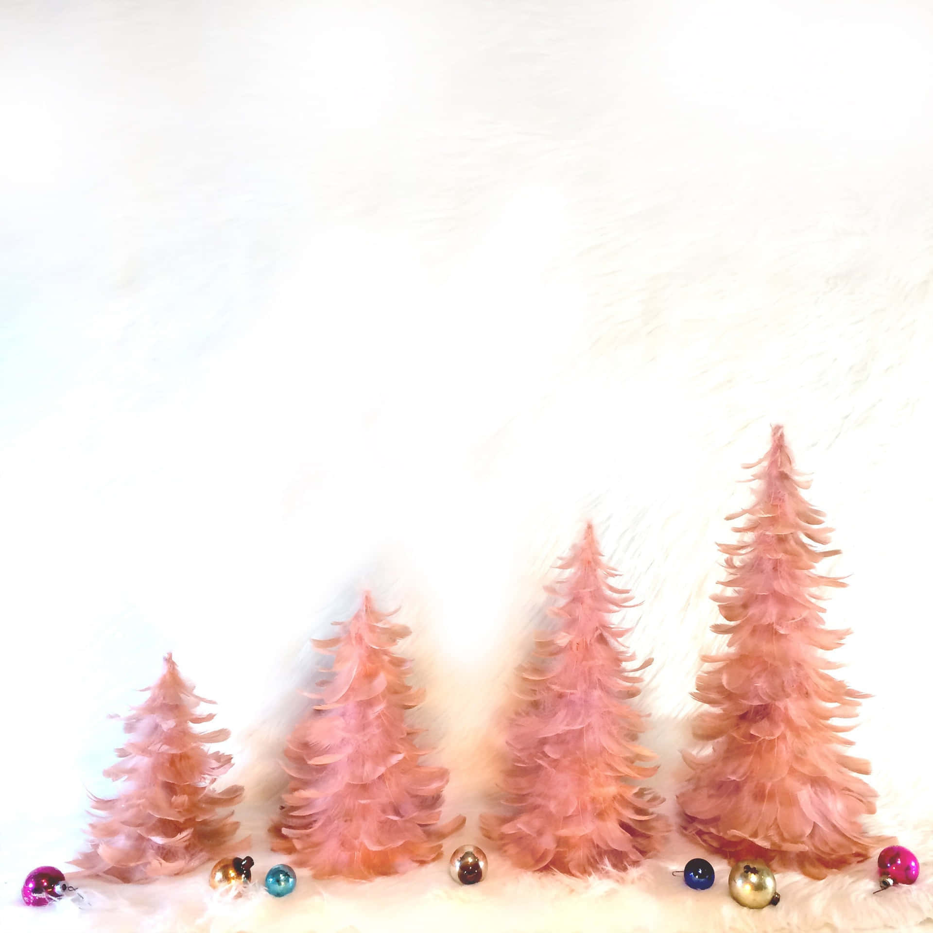 Lyserødejuletræer Med Julepynt Og Pyntegenstande. Wallpaper