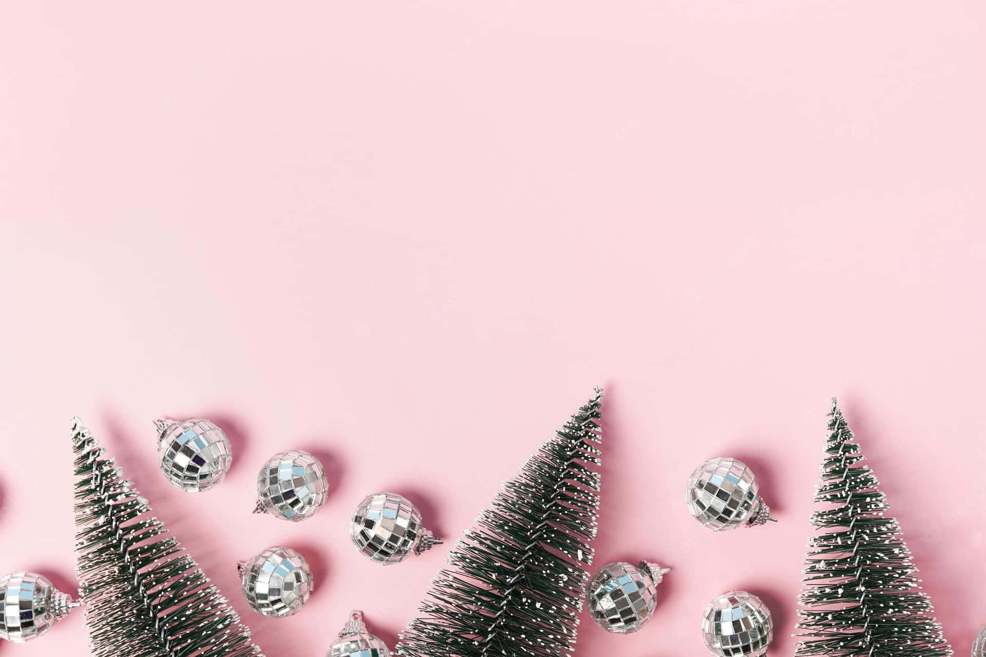 Bring det sjove og farver til din juledekoration med en lyserød juletræ. Wallpaper