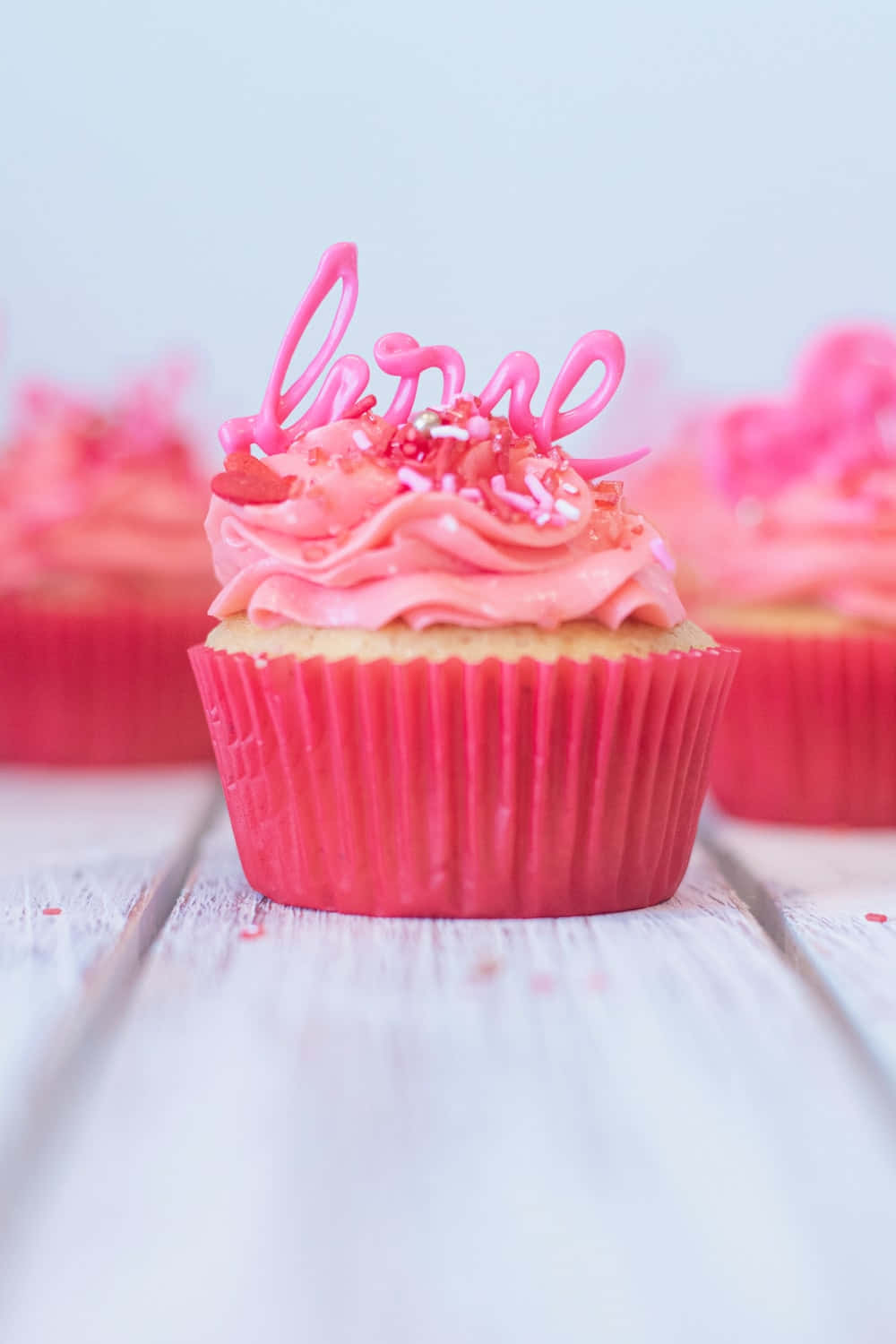 Delicious Pink Cupcakes Delight Wallpaper