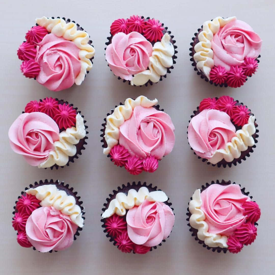 Irresistible Pink Cupcakes Wallpaper