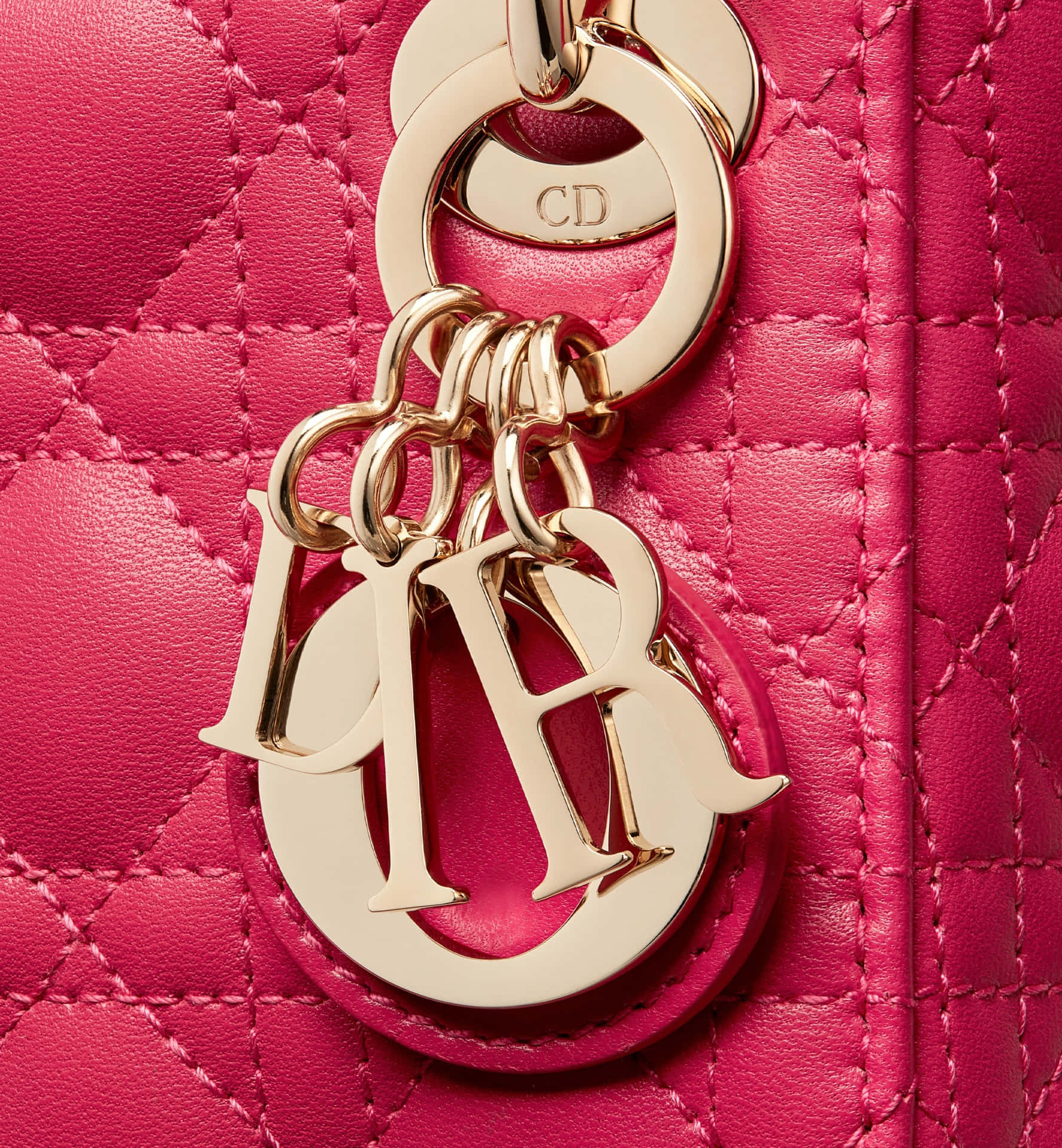 Strahlemit Stil Mit Pinkem Dior Wallpaper