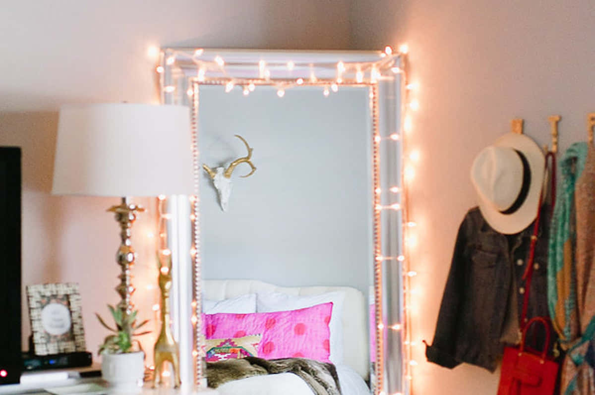 Soft pink fairy lights, creating a romantic atmosphere Wallpaper