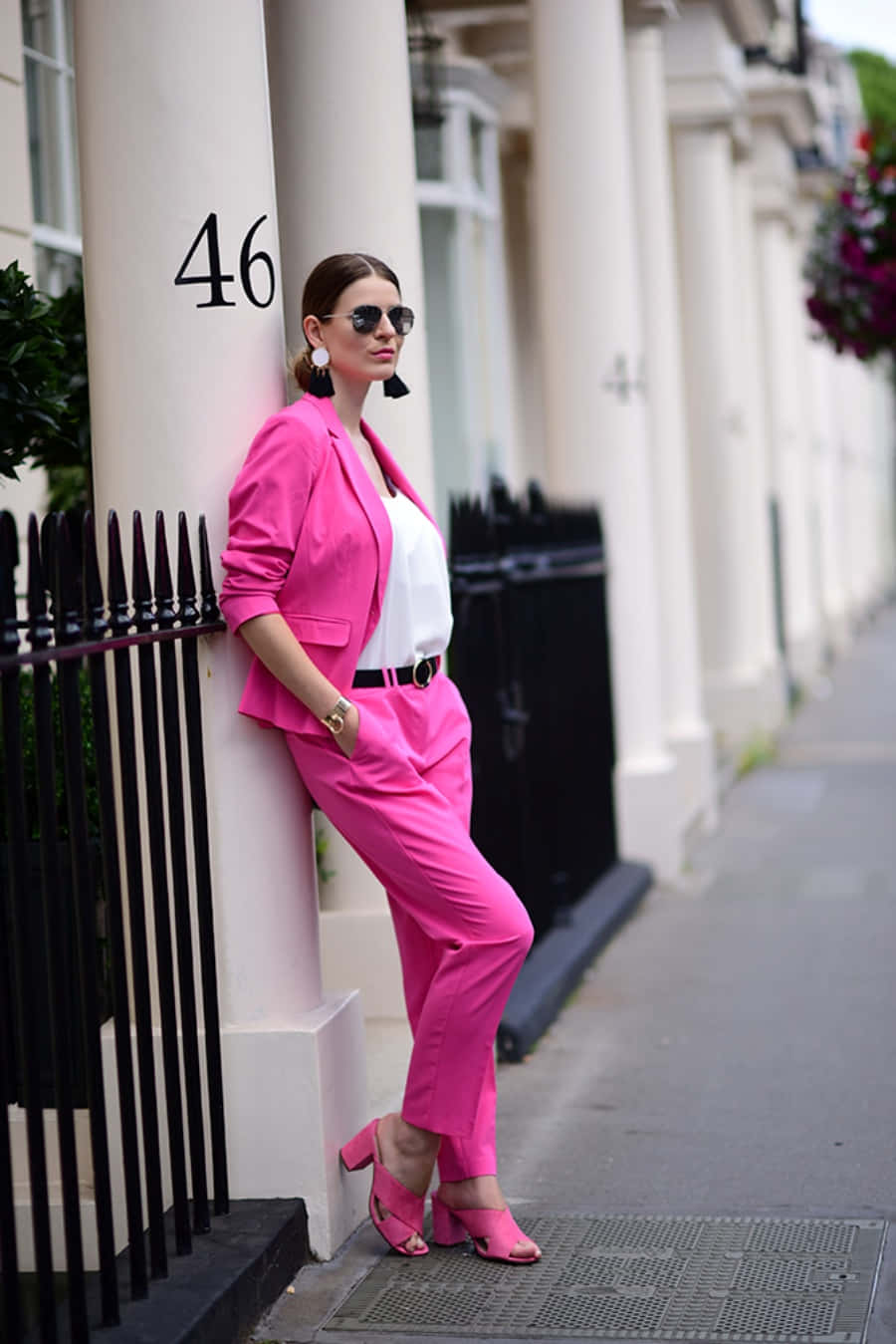 Elegant Pink Fashion Aesthetic Wallpaper