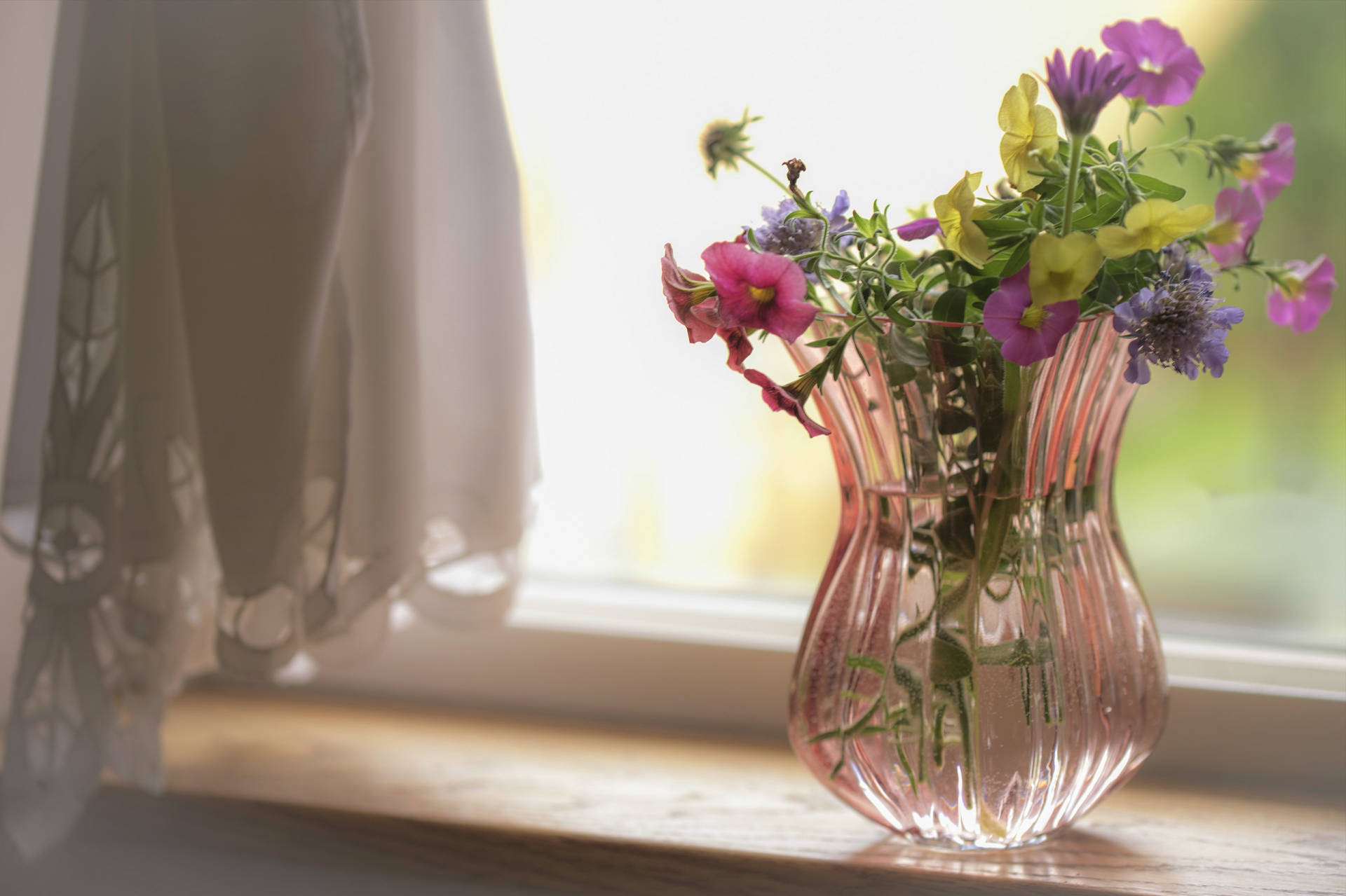 Pink Glass Flower Vase With Flowers Wallpaper