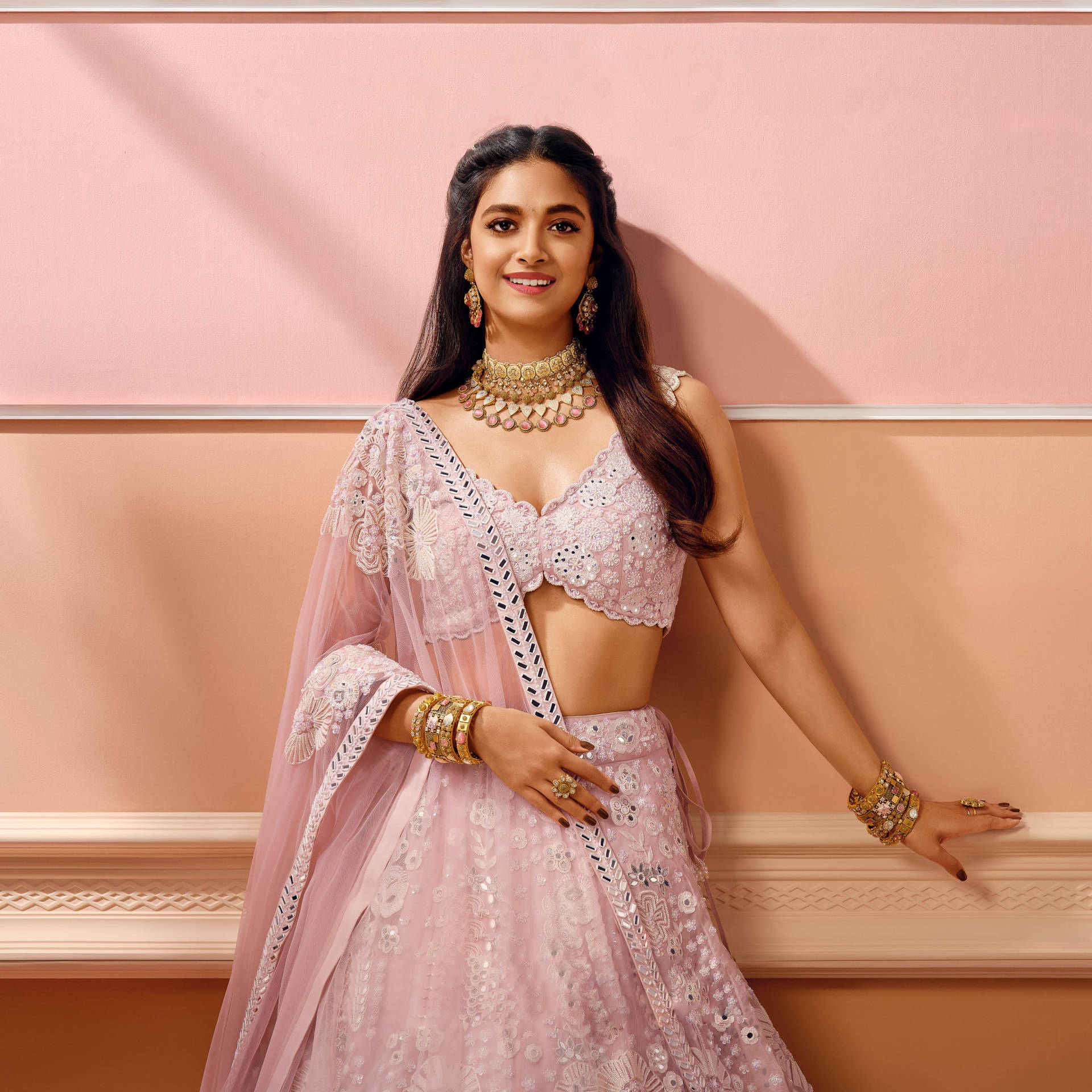 Fondode Pantalla Rosa Con Keerthi Suresh En Un Sari. Fondo de pantalla