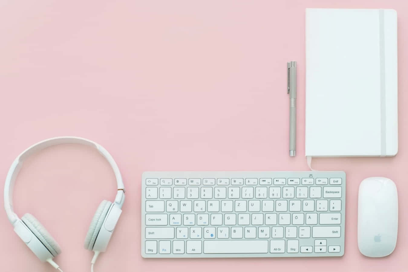 Denne sofistikerede pink laptop er det perfekte apparat til dine daglige behov! Wallpaper