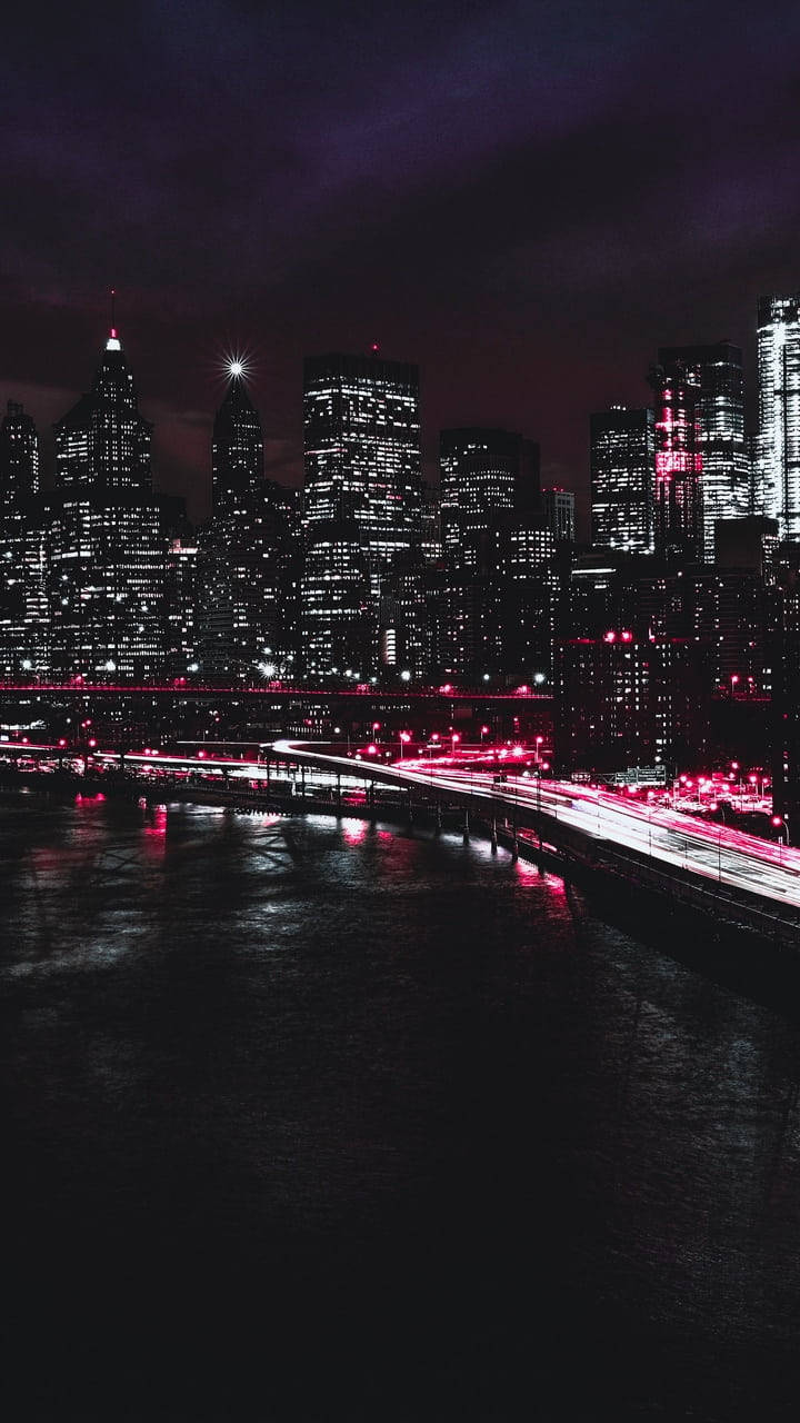 Estelasrosadas De Luz En La Noche De Nueva York Para Iphone. Fondo de pantalla