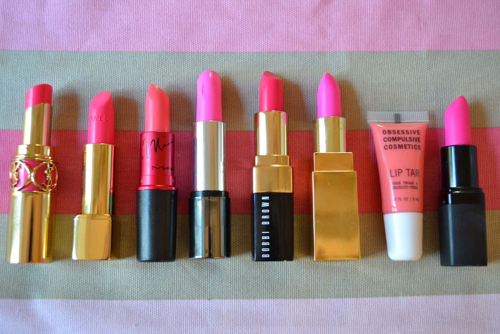 Caption: Mesmerizing Pink Lipstick Shade Wallpaper