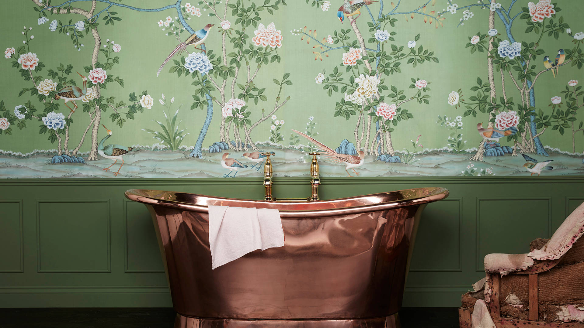 Elegant Pink Metallic Bathtub Wallpaper