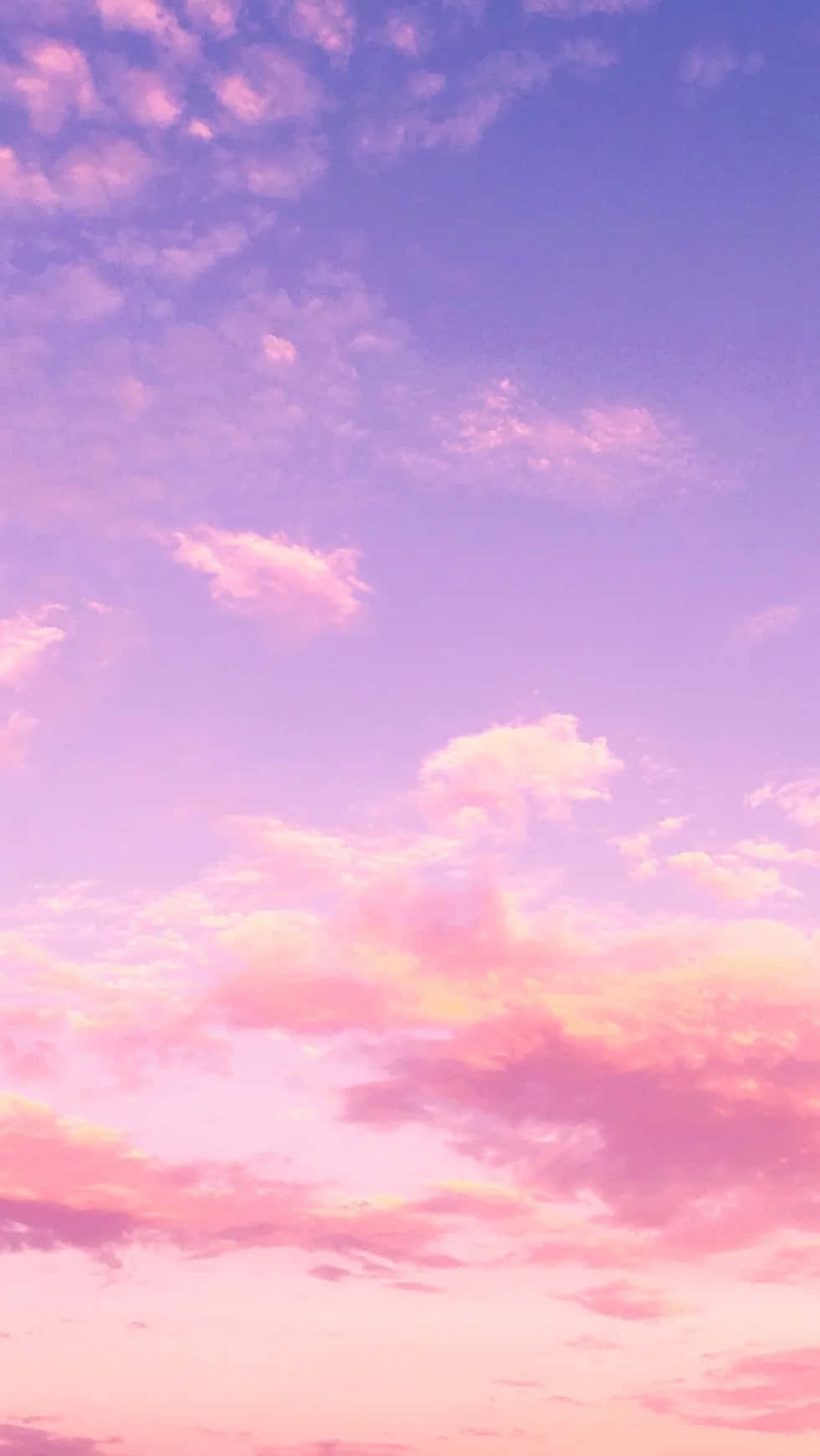 Einrosa-violetter Himmel Mit Wolken.