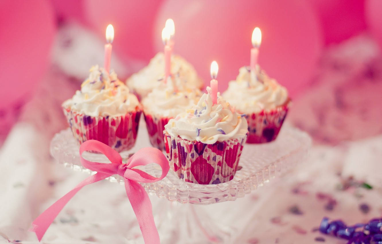 Candeleper Torta Di Compleanno Con Fiocco Rosa Sfondo