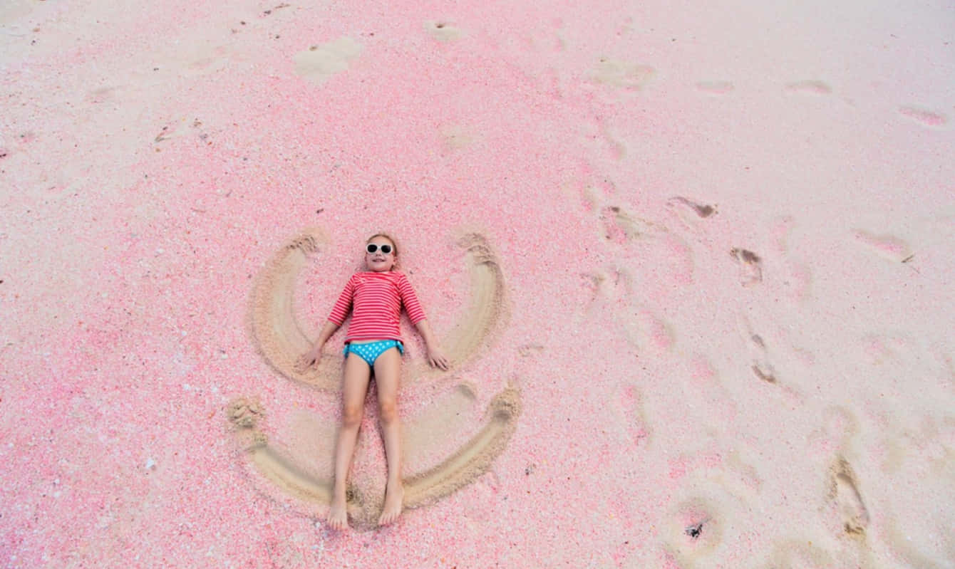 Descubrela Impresionante Playa De Arena Rosa Fondo de pantalla