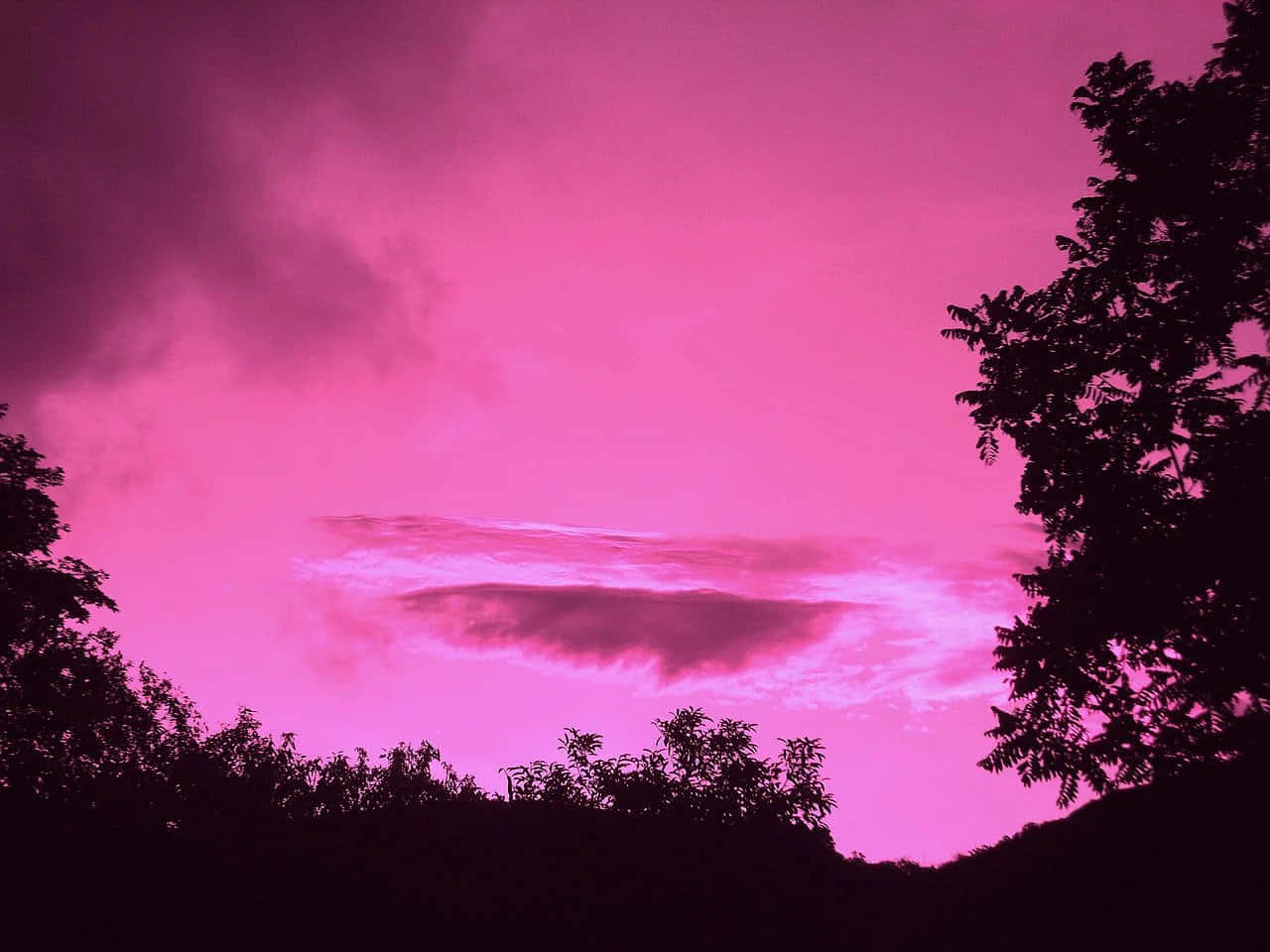 Vibrant Pink Sunset Sky Wallpaper